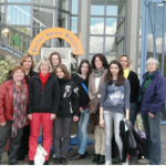 Das Team der ehrenamtlichen Mitarbeiterinnen der Katholischen öffentlichen Bücherei Gevenich bei ihrem Besuch auf der Kinder- und Jugendbuchmesse in Saarbrücken. 