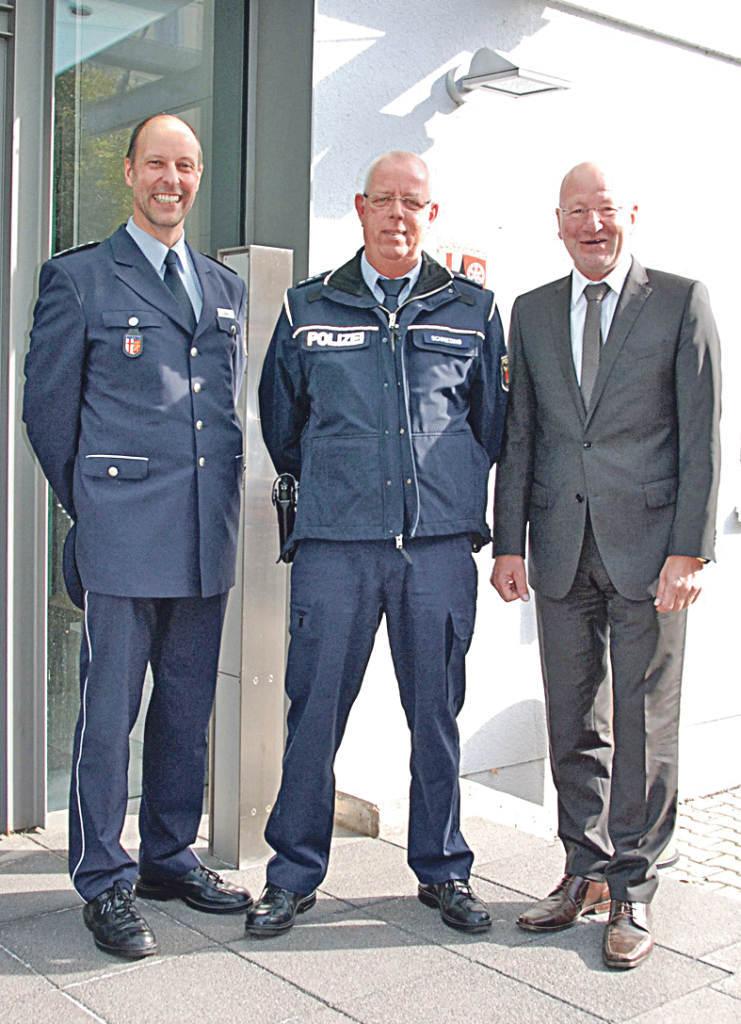 v.l.n.r. Alfred Haas, Leiter der Polizeiinspektion Daun, Polizeihauptkommissar  Karl-Heinz Schmieding und Polizeipräsident Lothar Schömann.