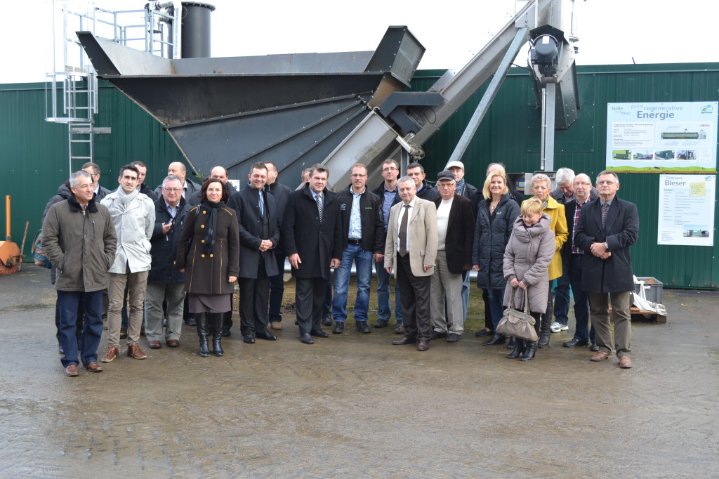 25 Fachbesucher aus Oppeln (Polen) informierten sich auf dem Hof der Familie Bleser über Erneuerbare Energien und nachhaltige Entwicklung in der Region.