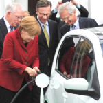  Aufladung des VW e-up! ist auch für Bundeskanzlerin Angela Merkel kein Problem. Foto: dpp-AutoReporter 