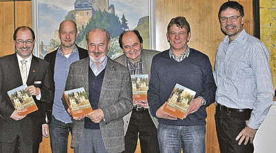 v.l.n.r. Dietmar Pitzen, Markus Kowall, Dr. Günter Stanzl, Jürgen Ehlenz, Jürgen Mathar und Landrat Heinz-Peter Thiel