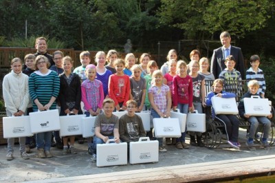 Patrick Schnieder und die Europa-Miniköche Eifel beim ersten Treffen in der Heidsmühle in Manderscheid