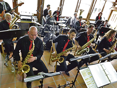Die Fidelen Eifelländer Musikanten verschenkten ein Konzert an das Bildungs- und Pflegeheim St. Martin. 