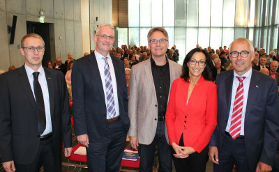 Das Foto zeigt (von links): Moderator Michael Schmitz, Wolfram Leibe, Fred Konrad, Hiltrud Zock und Peter Adrian. Foto: IHK Trier 
