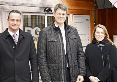 v.l.: Ministerpräsident Oliver Paasch, Patrick Schnieder MdB und Isabelle Weykmans, Ministerin für Beschäftigung, trafen sich in St. Vith zum Gespräch