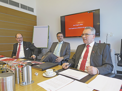 v.l.n.r.: KSK-Vorstand Dietmar Pitzen, KSK-Verwaltungsratsvorsitzender Heinz-Peter Thiel und KSK-Vorstand Helmut Sicken