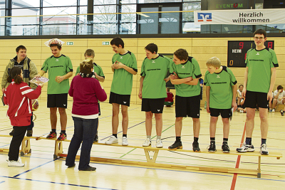 Die Basketballer der Maria-Grünewald-Schule werden für ihren 3. Platz geehrt Foto: Maria Grünewald, Wittlich
