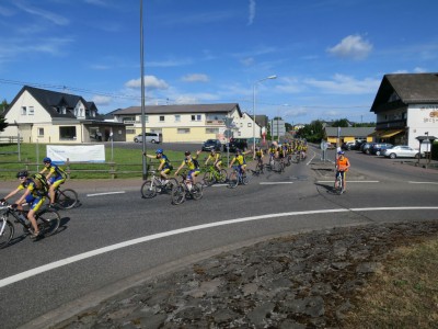 Die ersten 10 Kilometer waren in Ulmen geschafft. Foto: Eifel-Zeitung