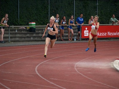 Lea Hens, links, 200 m