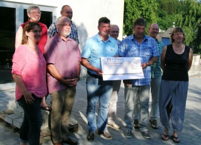 Die stolze Summe von 1200€ zum behindertengerechten Umbau des Ulmener Bürgersaales kam bei einem Benefizkonzert zusammen.