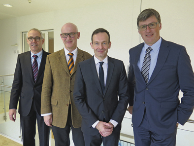 Das Foto zeigt (von links): IHK-Präsident Peter Adrian, Bernhard Busch, Bürgermeister der Verbandsgemeinde Ruwer, Volker Wissing und IHK-Hauptgeschäftsführer Jan Glockauer.  