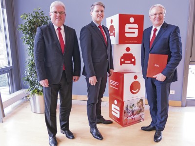 v.l.n.r: Vorstand Volker Knotte, Vorstand Eric Westerheide und Vorstandsvorsitzender Edmund Schermann