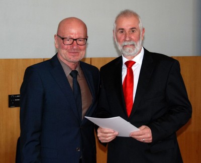Das Foto zeigt Polizeipräsident Lothar Schömann und Erster Polizeihauptkommissar und Vorsitzender des örtlichen Personalrates der Polizeidirektion Wittlich, Horst Zwank (v.l.n.r.).