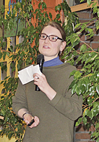 Studentin Julia Fuchte, wie auch Student Matthias Neumann, stellten ihre  Forschungsprojekte der Öffentlichkeit vor 