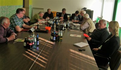 Vorstandsmitglieder aus nahezu allen Ortsgruppen der Bezirksgruppe des Eifelvereins Cochem-Zell kamen in Ulmen zu einer Sitzung zusammen, in der es hauptsächlich um Wanderwege ging.