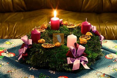 Der Adventskranz – Symbol in der Vorweihnachtszeit. Foto: © Hans-Peter Meyer