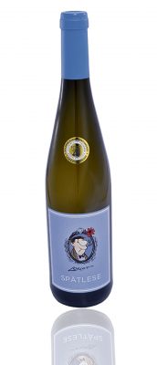 Loriot-Wein „Spätlese“  mit der Goldenen  Kammerpreismünze Foto: DRK Bremen / Fabian Georgi