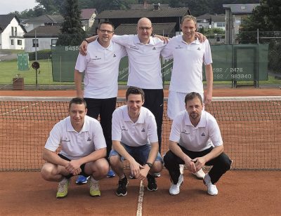 links oben: Nico Happel, Stefan Röder, Marius Müller; links unten: Chris Schenk,  Daniel Weber, Mike Mick