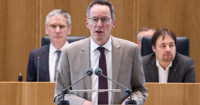 Michael Ebling spricht im Landtag.
