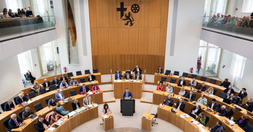Eine Debatte im Landtag von Rheinland-Pfalz.